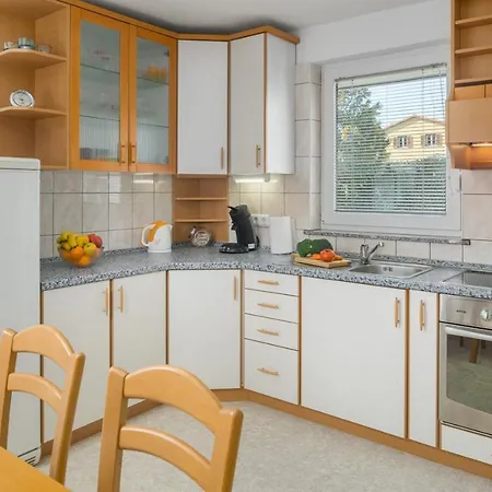 Mirna In Tar Apartment *